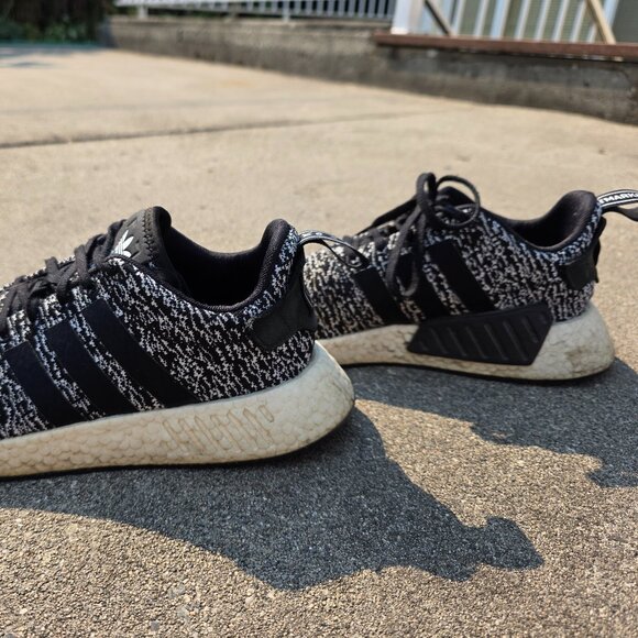 Adidas Men's US 9.5 NMD R2 Oreo - B22631 - Picture 2 of 8